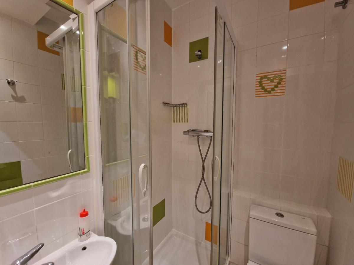 Pension Izar Bat Guesthouse Saint-Sébastien Extérieur photo